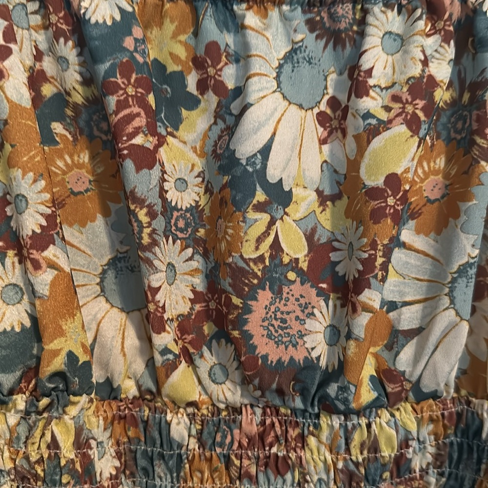 Urban Outfitters floral cropped top - Picture 2 of 9